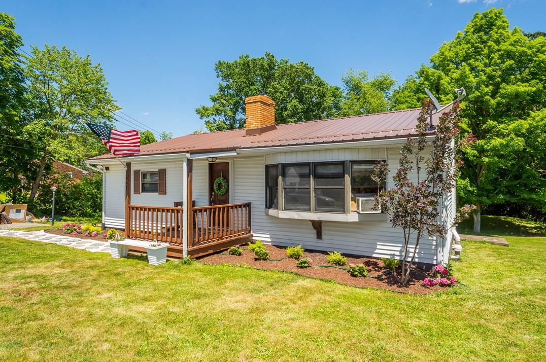 561 Allendale, New Brighton, PA 15066