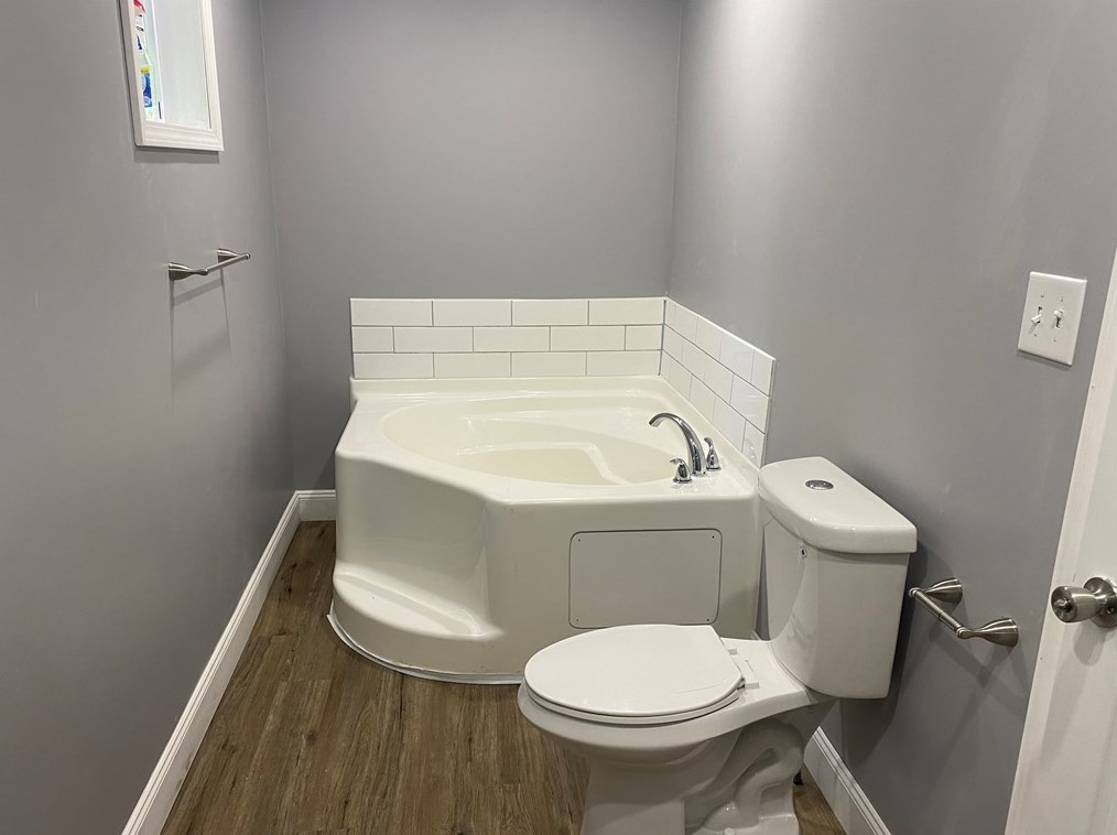 1191 Iris Dr, North Huntingdon PA 15642-4368 exterior