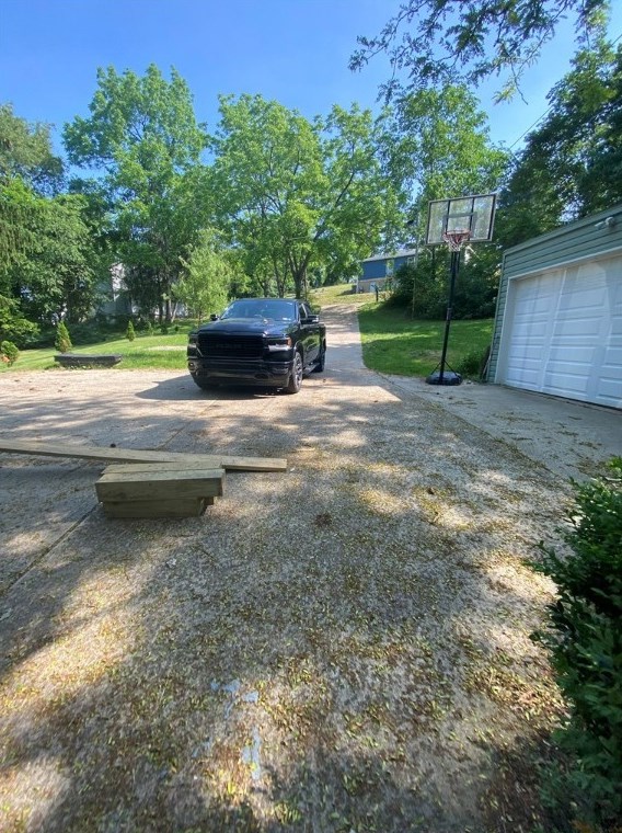 1191 Iris Dr, North Huntingdon PA 15642-4368 exterior