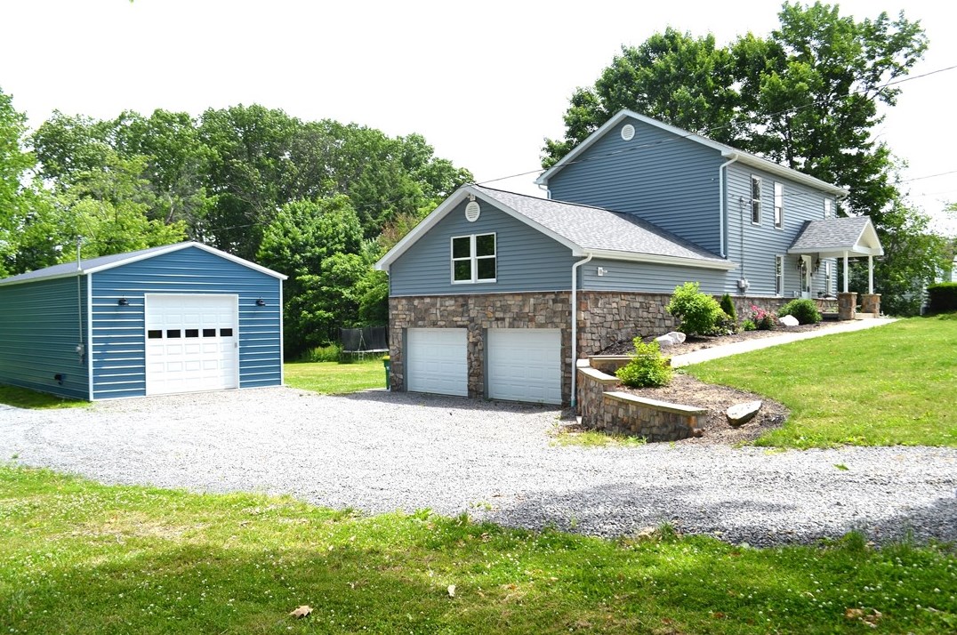 216 Rural Dr, Butler PA  16001-2523 exterior