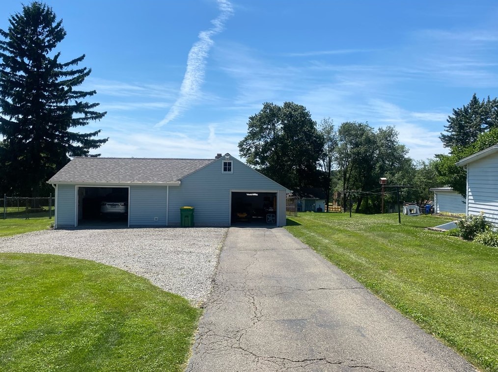 238 Wintergreen Dr, Butler PA  16001-2769 exterior