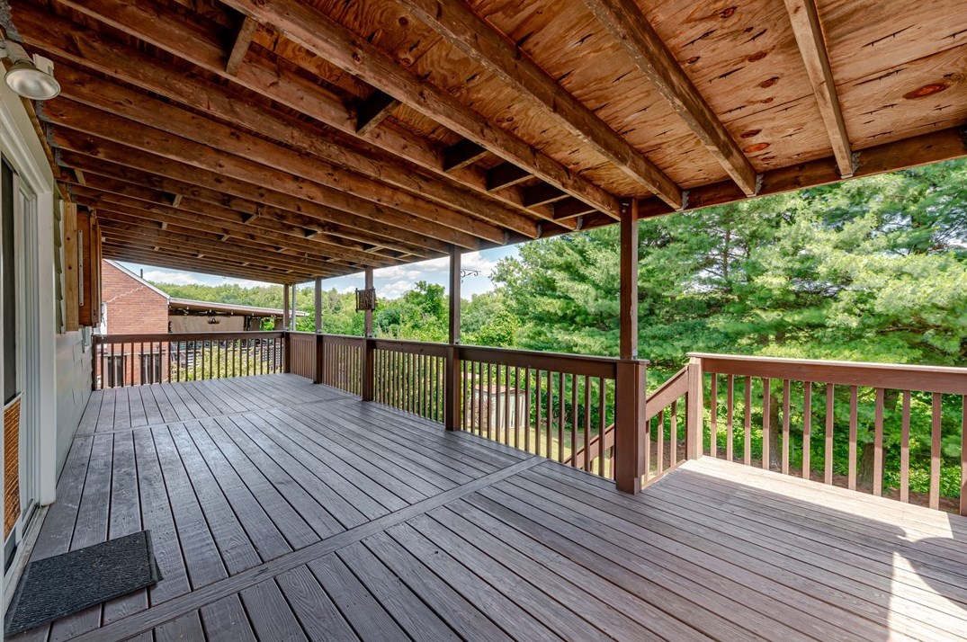 428 Oakhurst Ave, North Versailles PA 15137-2244 exterior