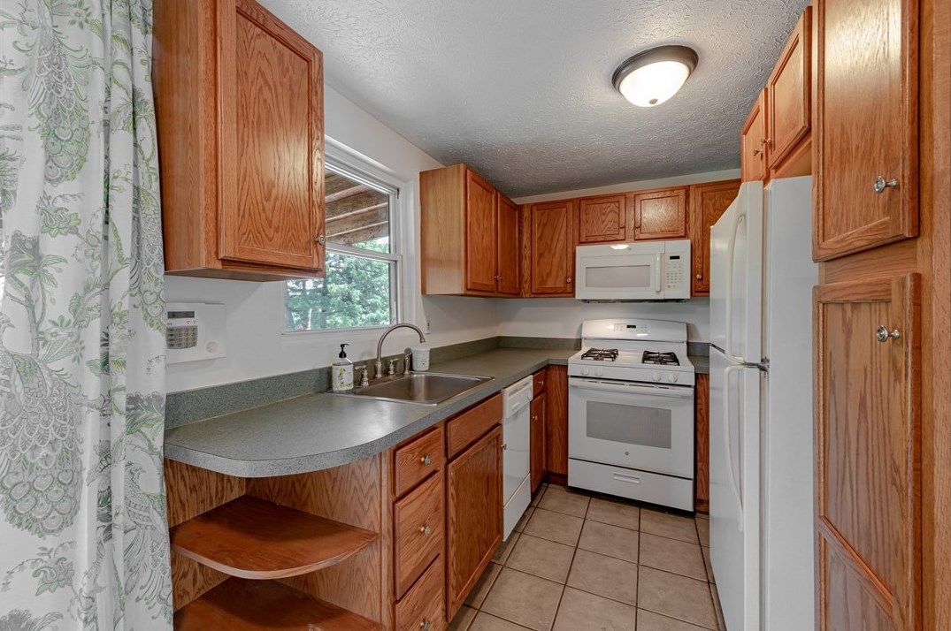 428 Oakhurst Ave, North Versailles PA 15137-2244 exterior