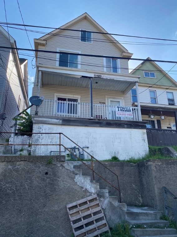 1625 Grandview Ave, Rankin PA  15104-3009 exterior