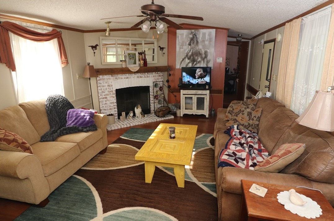 105 Helt Ln, Butler PA 16001-9753 exterior