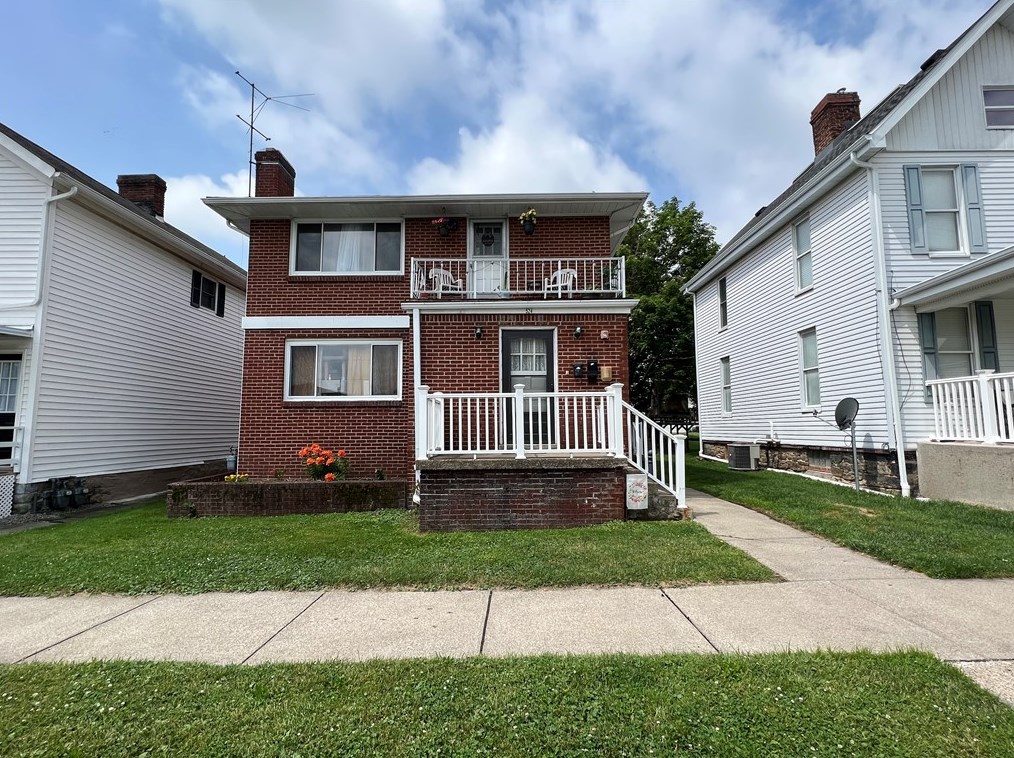 524 Chestnut St, Greensburg PA 15601-4044 exterior