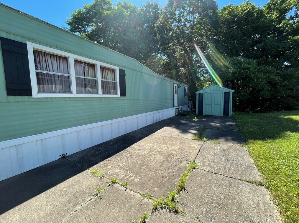 12 Concord Cir, Freedom PA  15042-2206 exterior