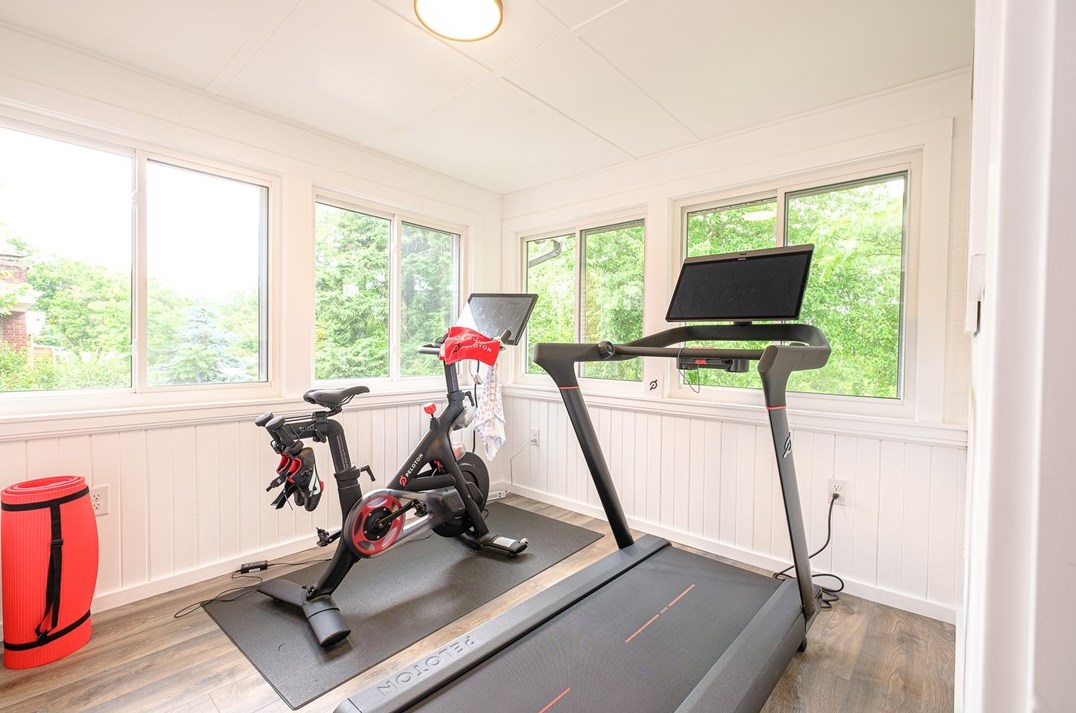 1284 Raven Dr, Pittsburgh PA  15243-1242 exterior