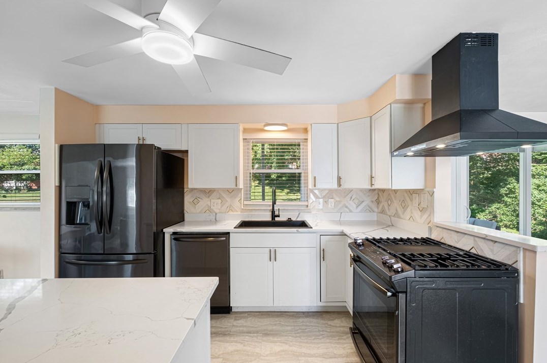 2473 Summit St, Bethel Park PA  15102-2074 exterior