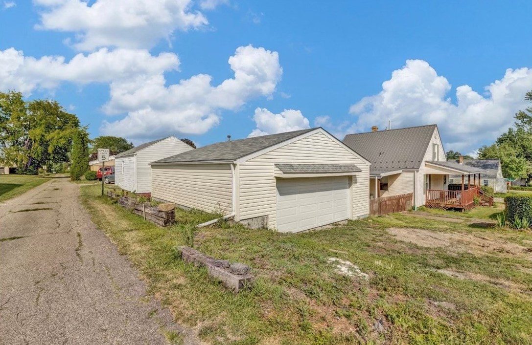 1098 Nimick Ave, Monaca PA 15061-1333 exterior