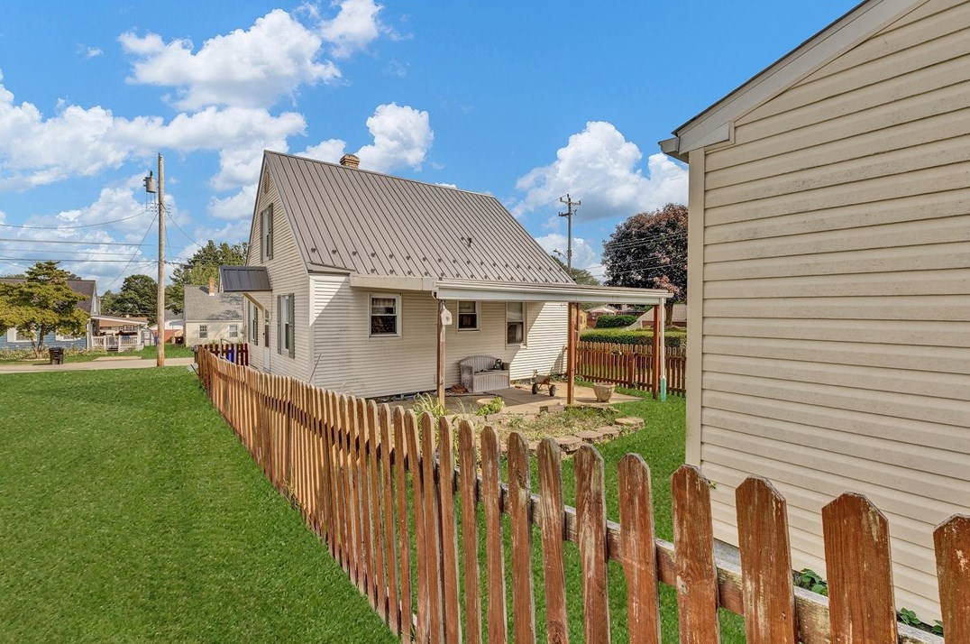 1098 Nimick Ave, Monaca PA 15061-1333 exterior