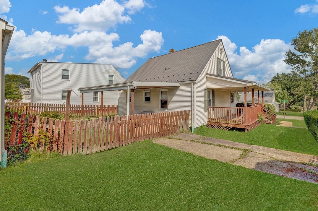 1098 Nimick Ave, Monaca PA 15061-1333 exterior