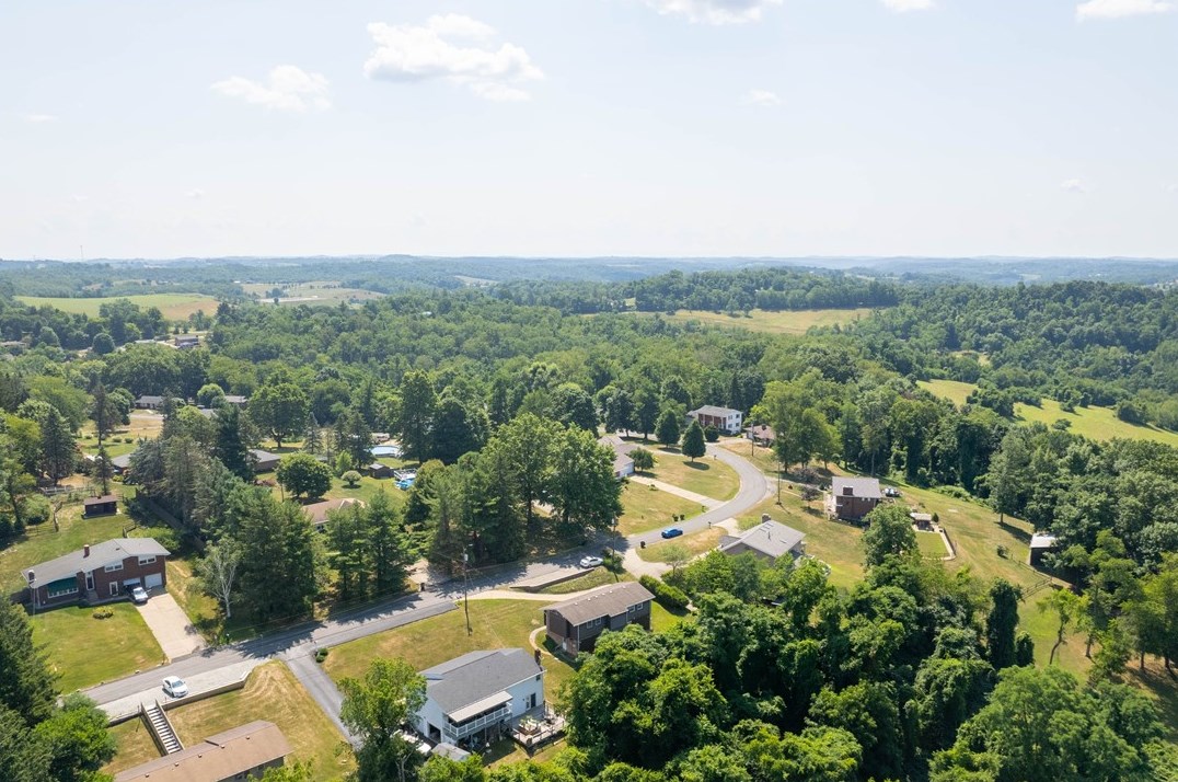 37 Webb Dr, Washington, PA 15301