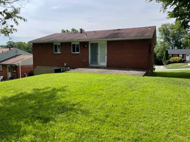 408 Hazelnut Dr, Monroeville PA  15146-1226 exterior