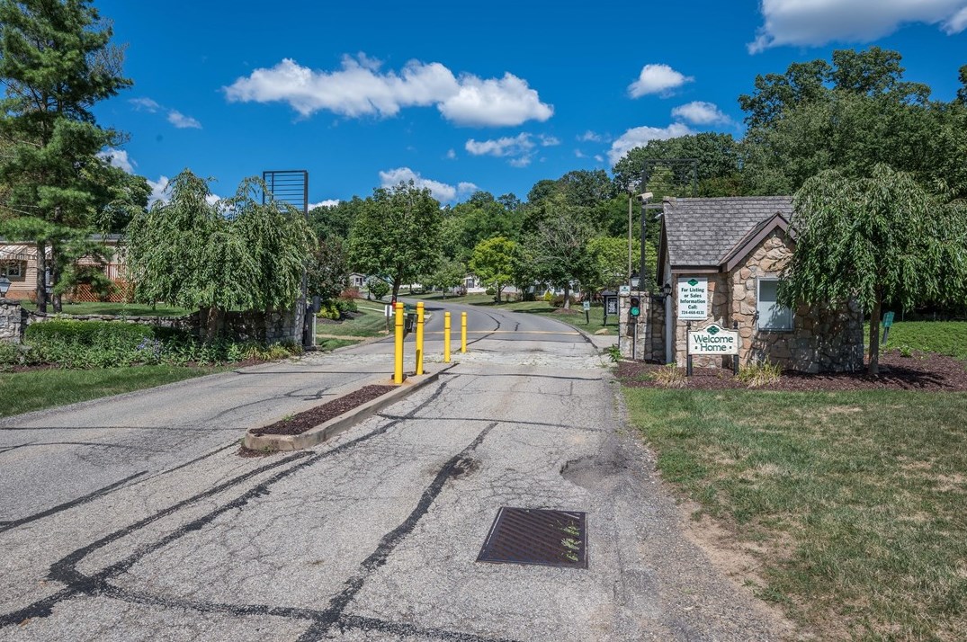 807 Sheffield Ct, Collier Township PA 15106-1581 exterior