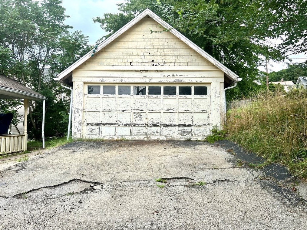 134 Ave, Washington PA 15301-3558 exterior