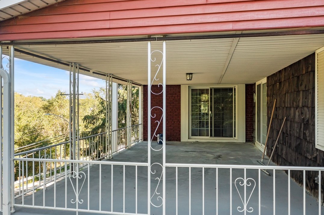 330 Country Club Rd, Washington PA  15301-2712 exterior