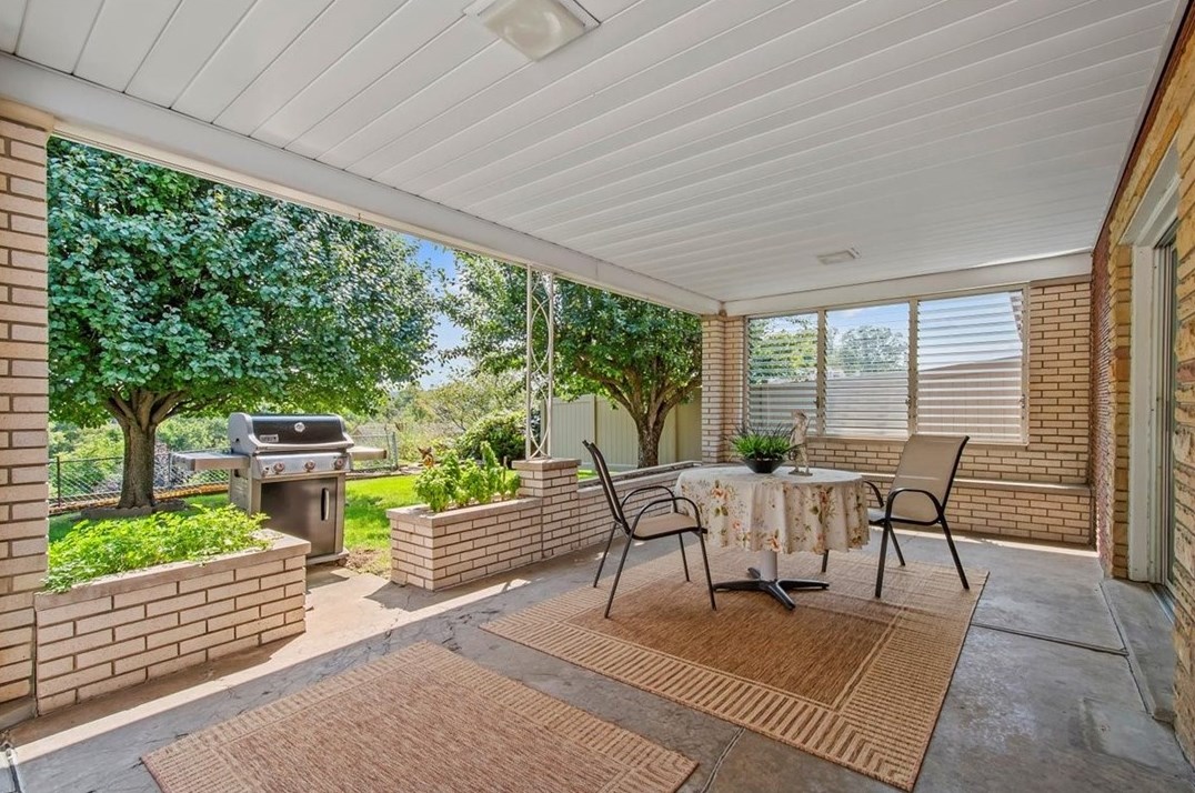 107 Un Ave, North Versailles PA 15137-1847 exterior