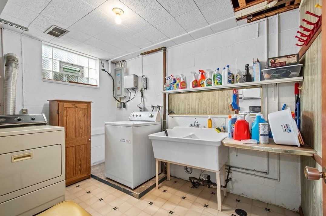 107 Un Ave, North Versailles PA 15137-1847 exterior