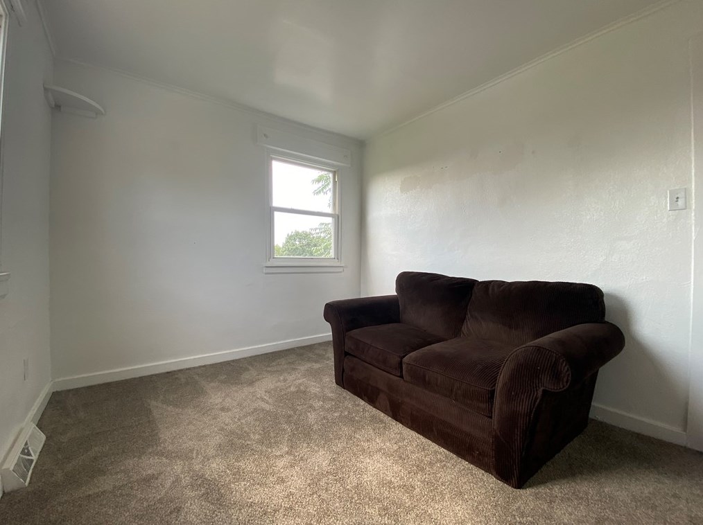 17 Virginia Dr, Mckeesport PA  15133-1005 exterior