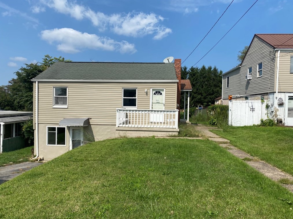 17 Virginia Dr, Mckeesport PA  15133-1005 exterior