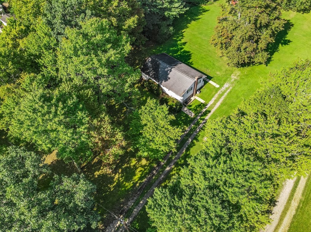 121 Eaton Rd, Clinton, PA 15026