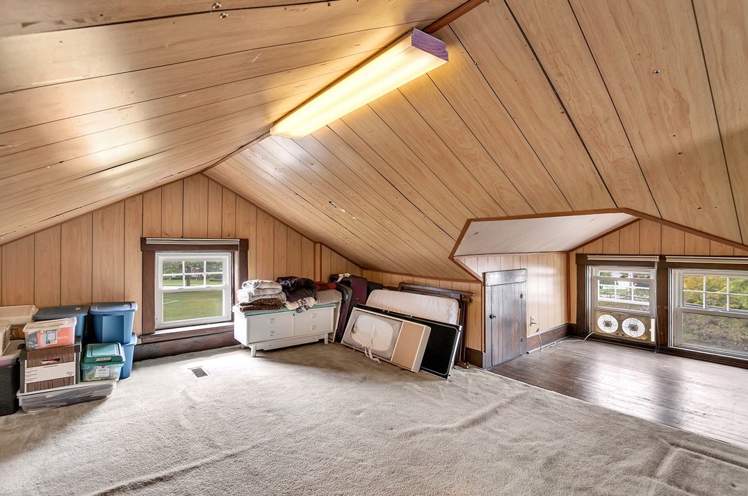 300 Pershing St, Ellwood City PA  16117-3821 exterior