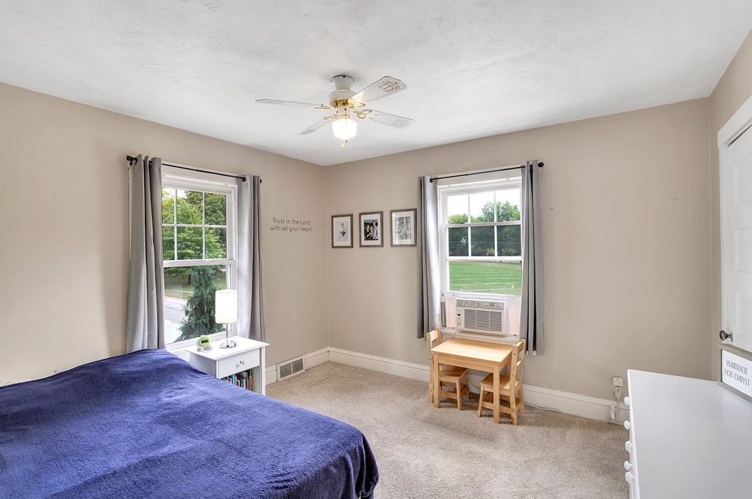 300 Pershing St, Ellwood City PA  16117-3821 exterior