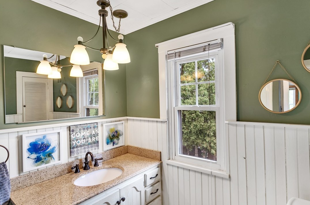 300 Pershing St, Ellwood City PA  16117-3821 exterior