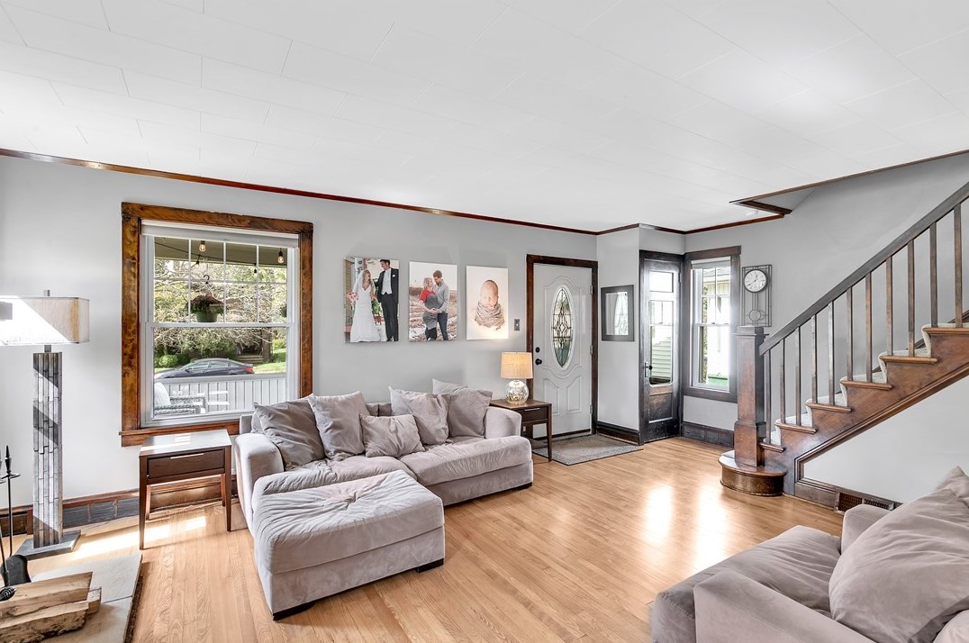 300 Pershing St, Ellwood City PA  16117-3821 exterior