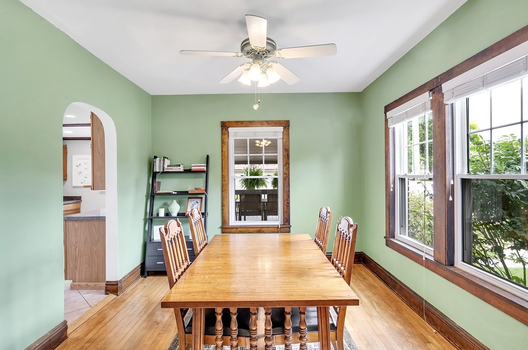 300 Pershing St, Ellwood City PA  16117-3821 exterior