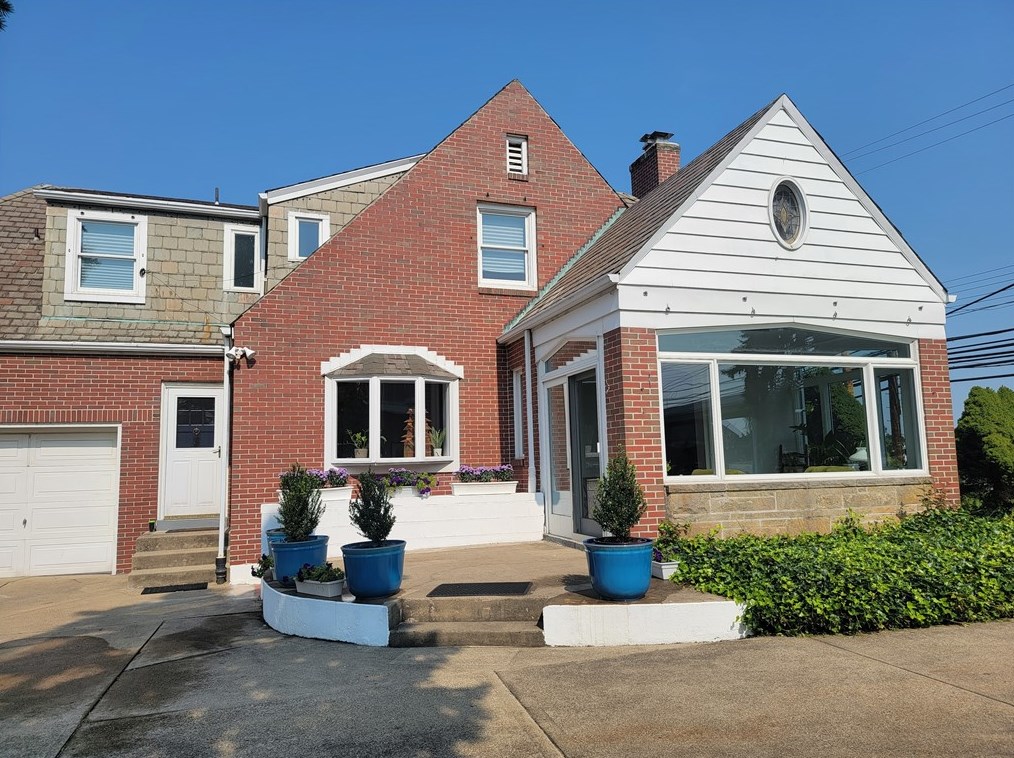 332 Forest Grove Rd, Moon Twp PA  15108-3748 exterior