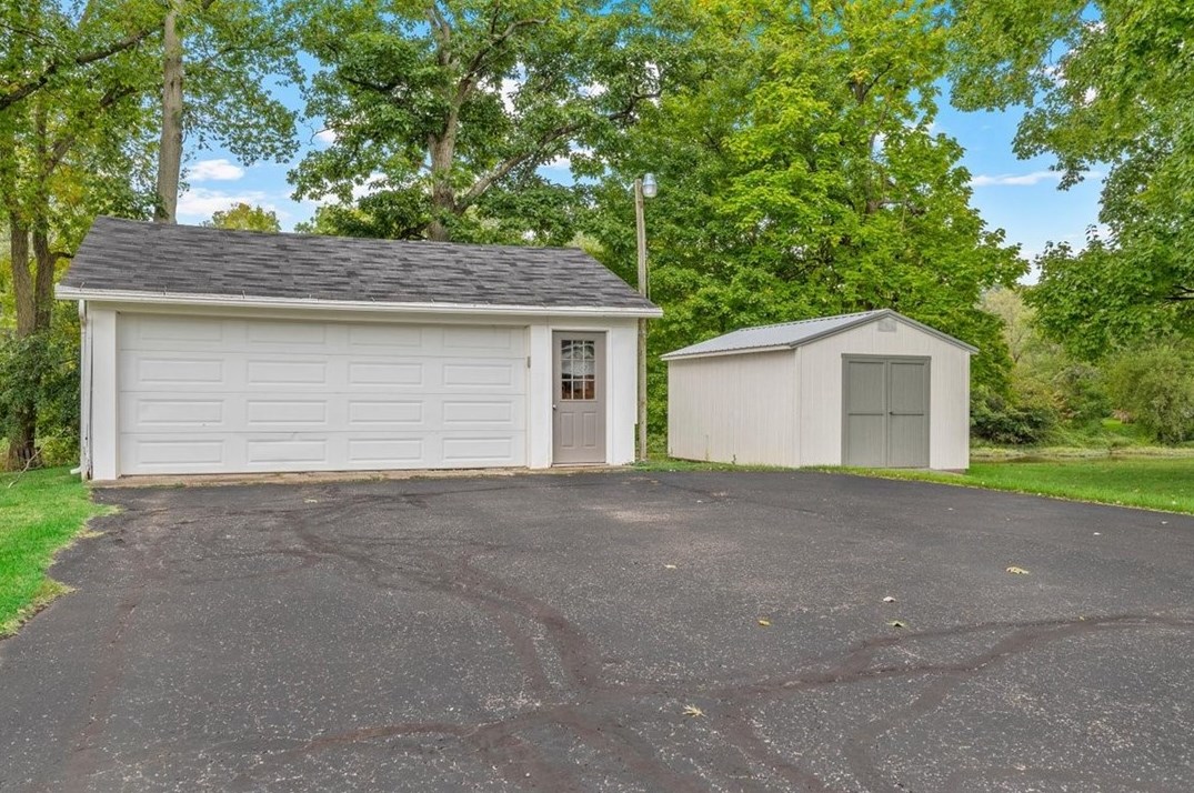 229 Country Club Dr, Ellwood City PA  16117-5007 exterior