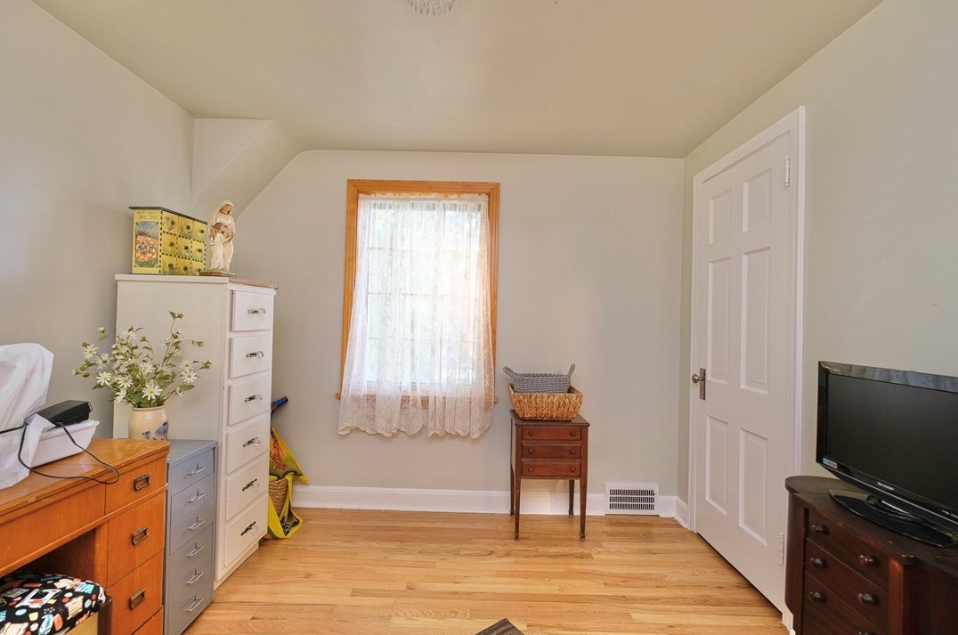 111 Woodland Dr, Pittsburgh PA 19083-4508 exterior