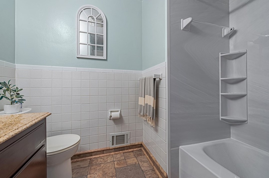 1621 Marion Dr, North Huntingdon PA 15642-5203 exterior