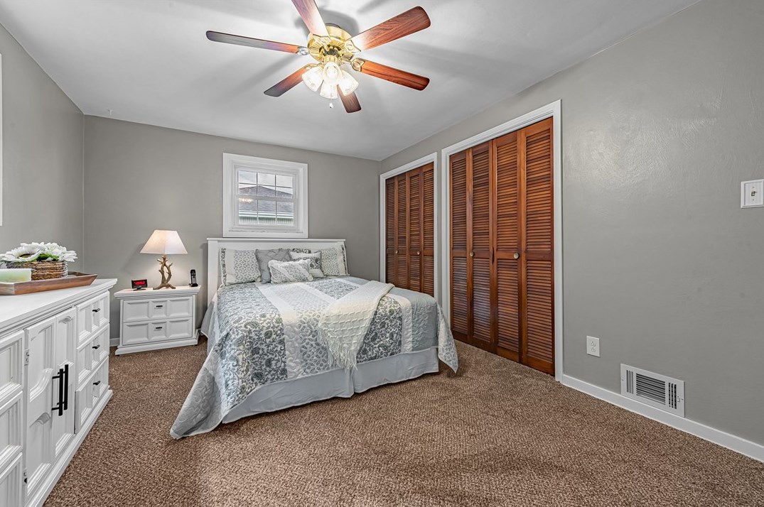 1621 Marion Dr, North Huntingdon PA 15642-5203 exterior