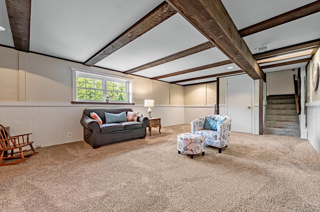 1621 Marion Dr, North Huntingdon PA 15642-5203 exterior