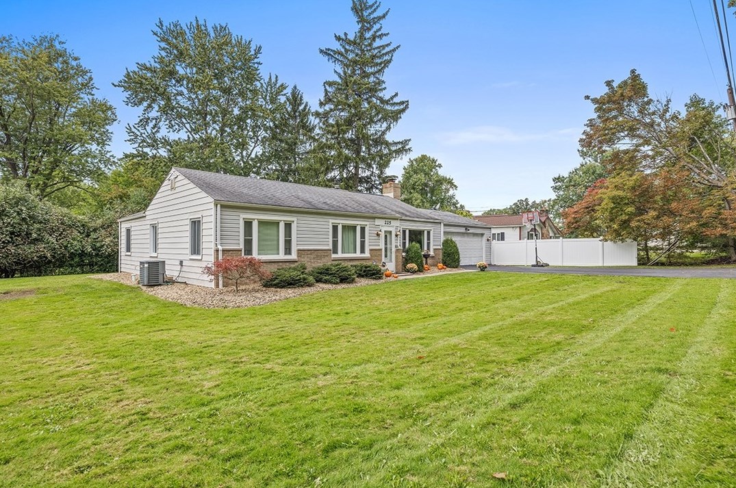 225 Fairway Ln, Butler PA  16002-7639 exterior