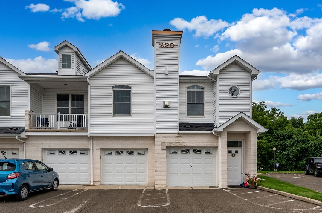 220 Adams Pointe Blvd, Seven Fields PA  16046-4636 exterior