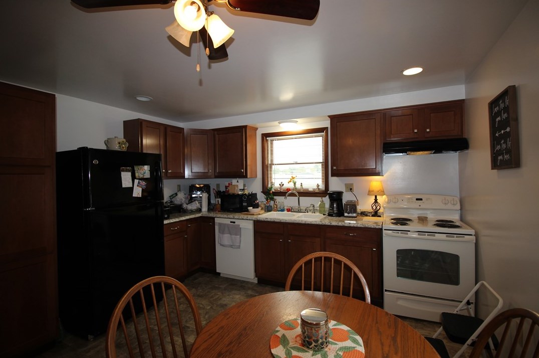 24 Grant St, Houston PA  15342-1546 exterior