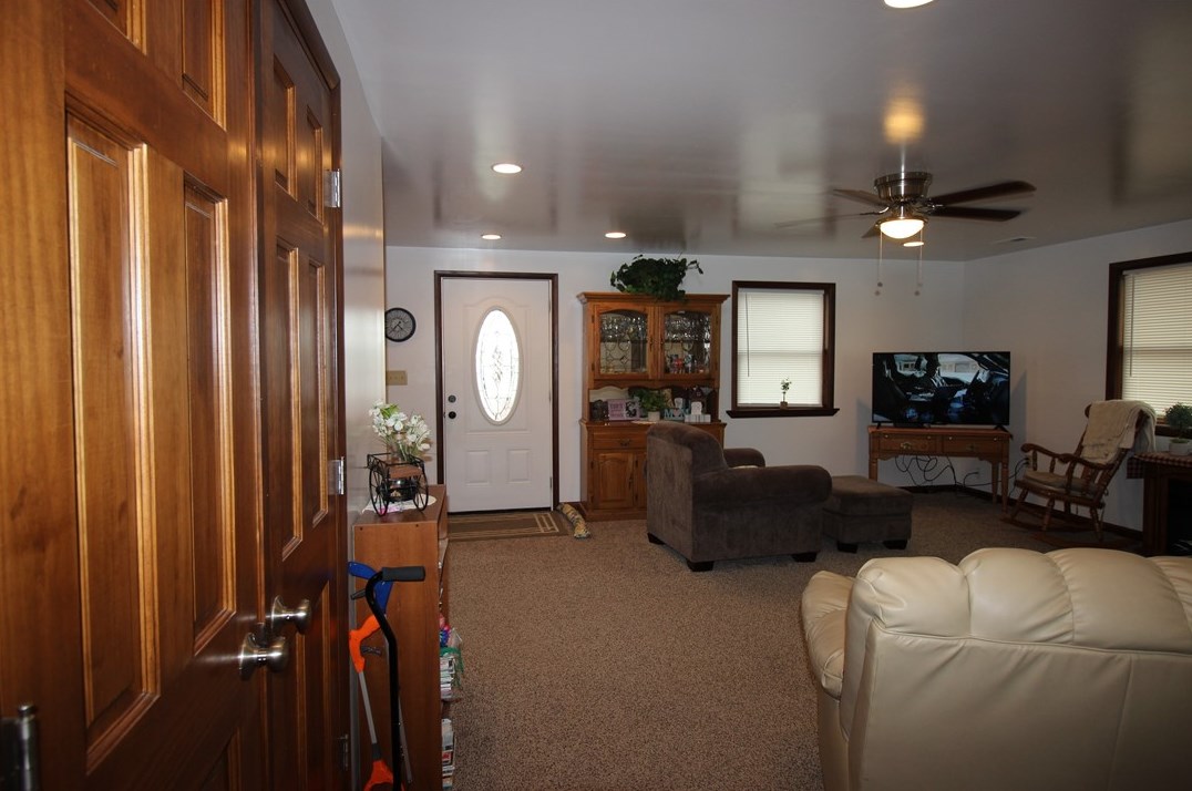 24 Grant St, Houston PA  15342-1546 exterior