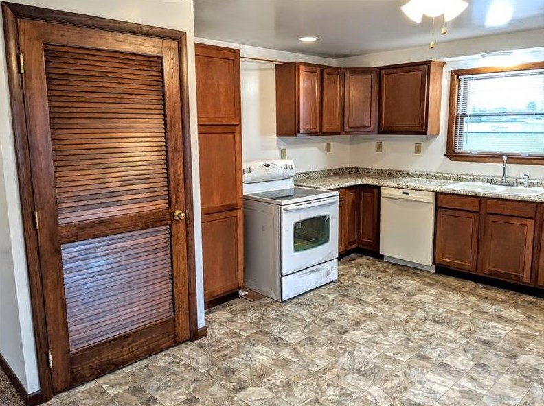 24 Grant St, Houston PA  15342-1546 exterior