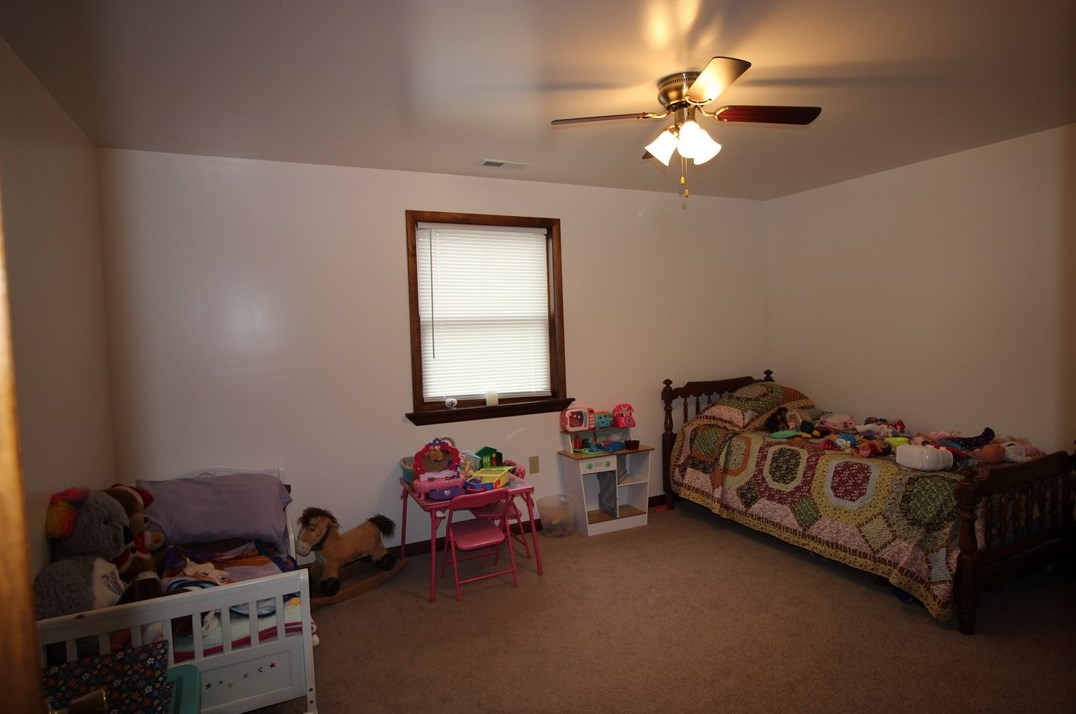 24 Grant St, Houston PA  15342-1546 exterior