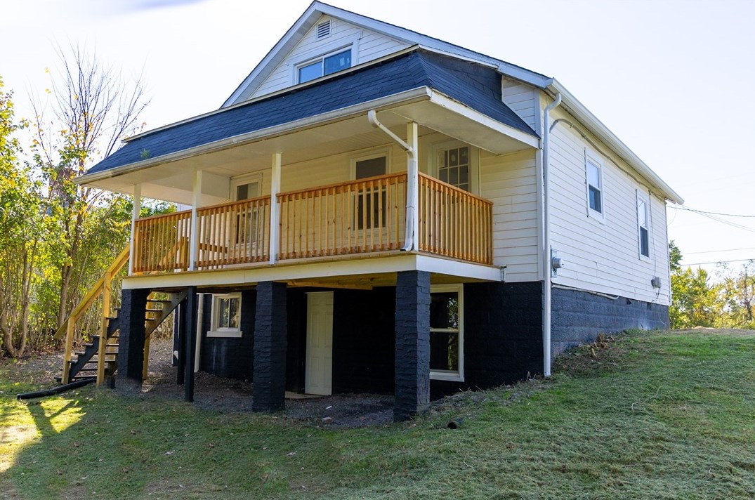 751 Cleveland Rd, Washington PA  15301-2514 exterior