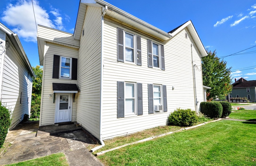 331 Liberty St, California PA  15419-1153 exterior