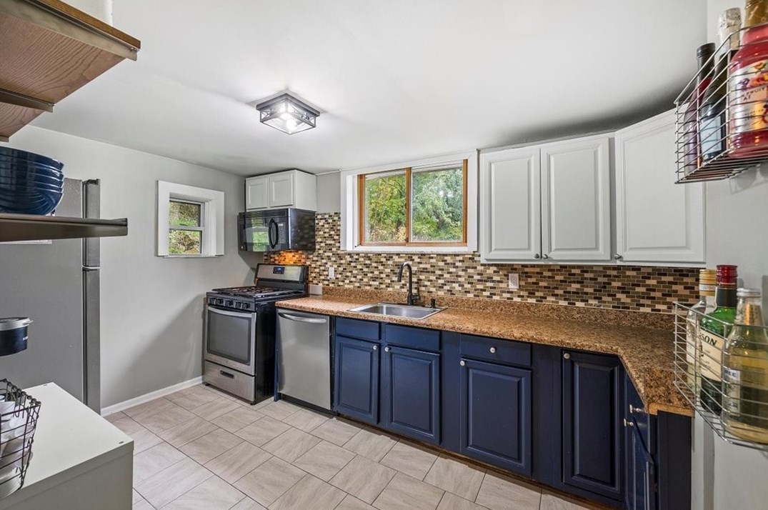631 Ridge Ave, Collier Township PA  15106-2844 exterior