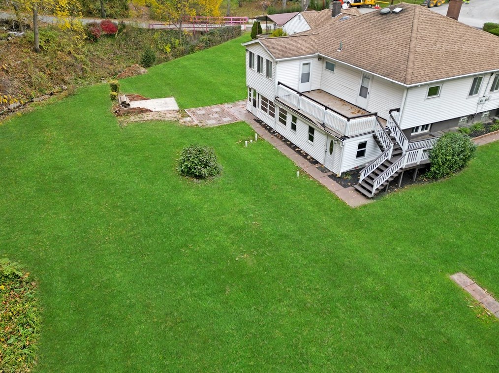 1013 Squaw Run Rd, Ellwood City PA  16117-6965 exterior