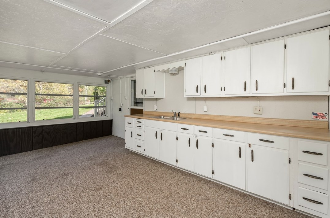 1013 Squaw Run Rd, Ellwood City PA  16117-6965 exterior