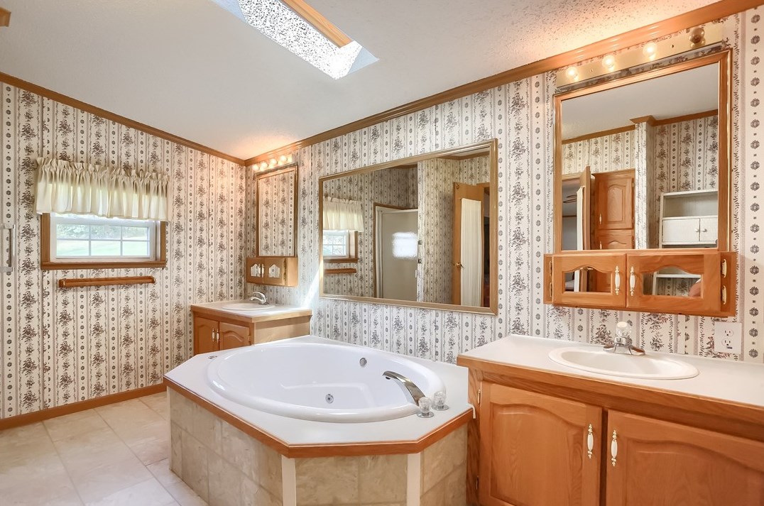 123 Rock Lake Dr, Zelienople PA  16063-8905 exterior