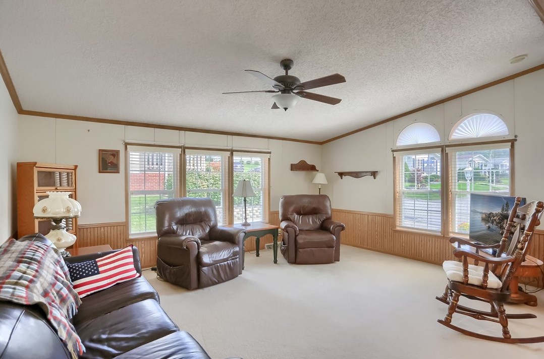 123 Rock Lake Dr, Zelienople PA  16063-8905 exterior